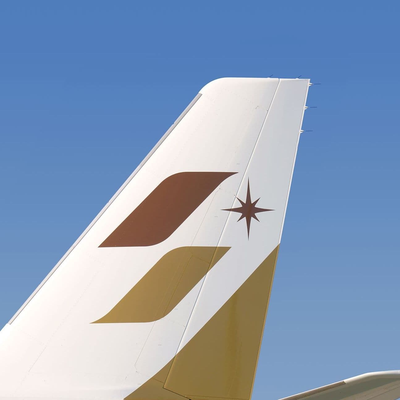 STARLUX Airlines color logo