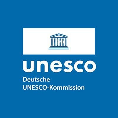UNESCO DE color logo